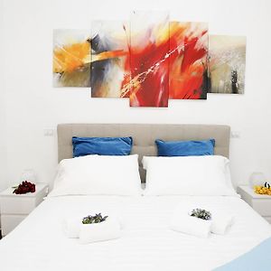 Castel Sant Angelo's Harmonious Apartment